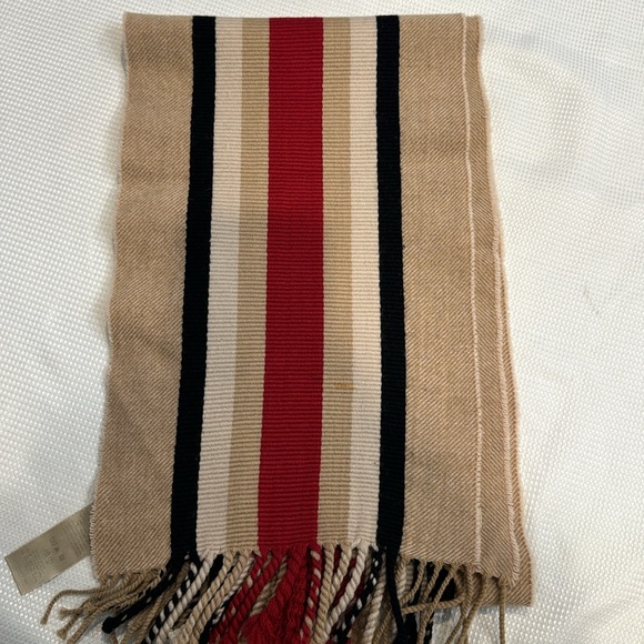 Authentic Burberry Merino wool scarf - Picture 8 of 8
